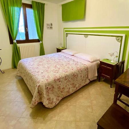 Bed and Breakfast A Casa Di Laura Occhiobello Exterior foto